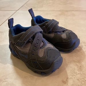 Merrill Radar Z Rap Junior - like new - size 4 - baby